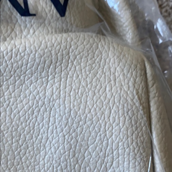American Eagle cream genuine leather tote - Picture 3 of 6